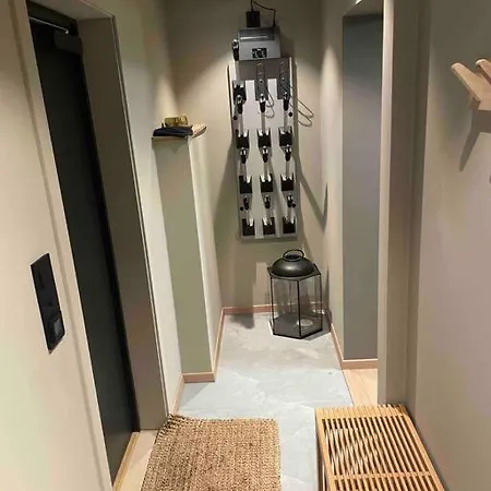 Inn/out - 4-room W/3 Bedroom Apartment