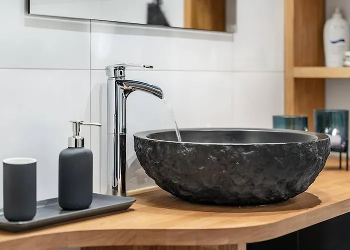 Апартаменты Inn/out - 4-room W/3 Bedroom *