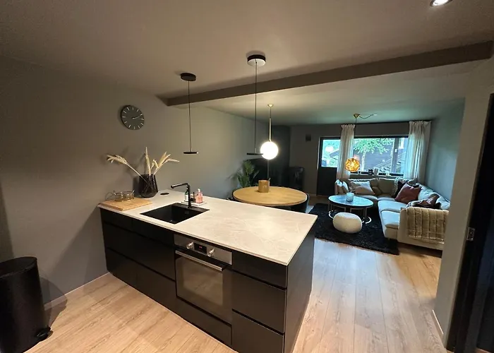 Апартаменты Inn/out - 4-room W/3 Bedroom